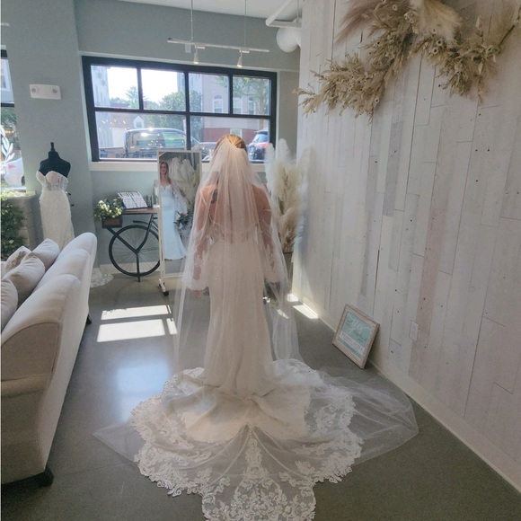 Martina Liana 1406 wedding dress
Never worn, or altered size 10 - Picture 3 of 6